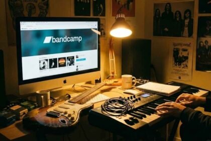O Bandcamp baniu músicas geradas por IA! Entenda a nova regra que promete proteger artistas humanos e o que acontece com quem usar robôs na plataforma agora